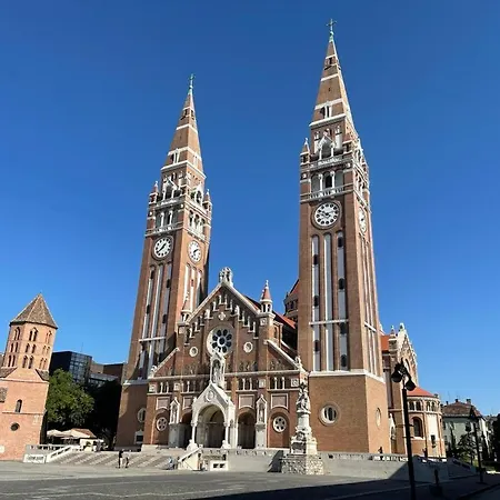 Synagoge View Loft Bestern Apartment Szeged